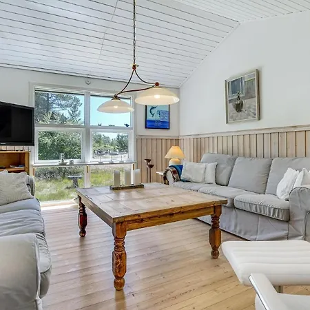 Awesome In With 3 Bedrooms And Wifi Strandby
